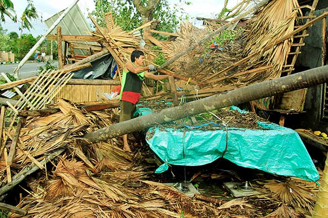 Al menos 3 muertos y medio millón de afectados en Filipinas por tifón ‘Nock-Ten’