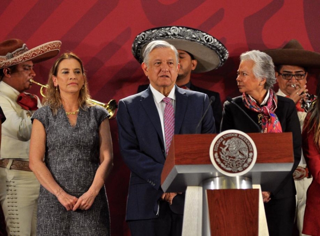 Felicita López Obrador a las madres de México