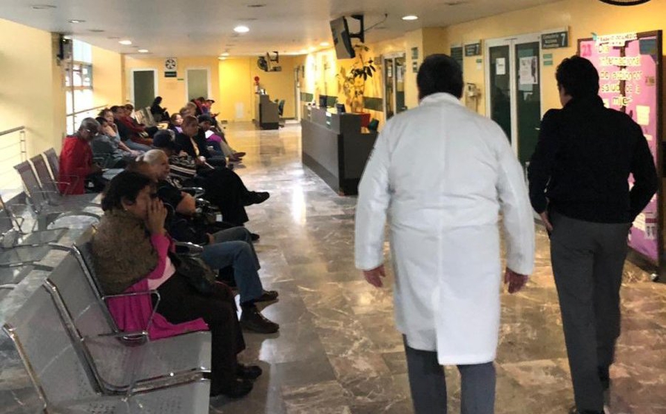 Zoé Robledo ‘arranca’ labores en clínica del IMSS en la Roma