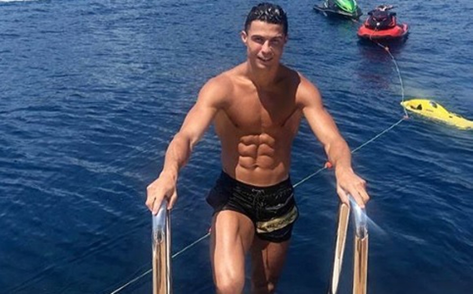 Cristiano Ronaldo deja medio millón de pesos de propina en hotel