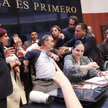 Entre zafarrancho, Rosario Piedra Ibarra protesta como titular de la CNDH (VIDEOS)
