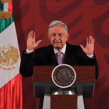 No se deben entregar becas a quienes no estudian: López Obrador