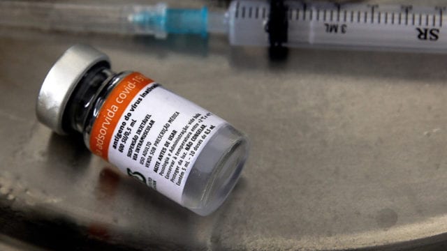 Vacuna de Sinovac es eficaz pero faltan datos sobre efectos secundarios: OMS