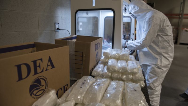 La DEA lanza alerta por circulación de medicinas falsas con fentanilo producidas en México