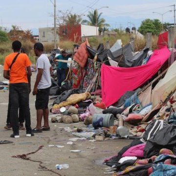 Culminan traslado de 20 mil haitianos de campamento en Tapachula